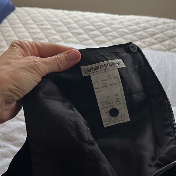 Emporio Armani made in Italy size 38 original tags fully lined. Velvet skirt - Picture 8 of 15